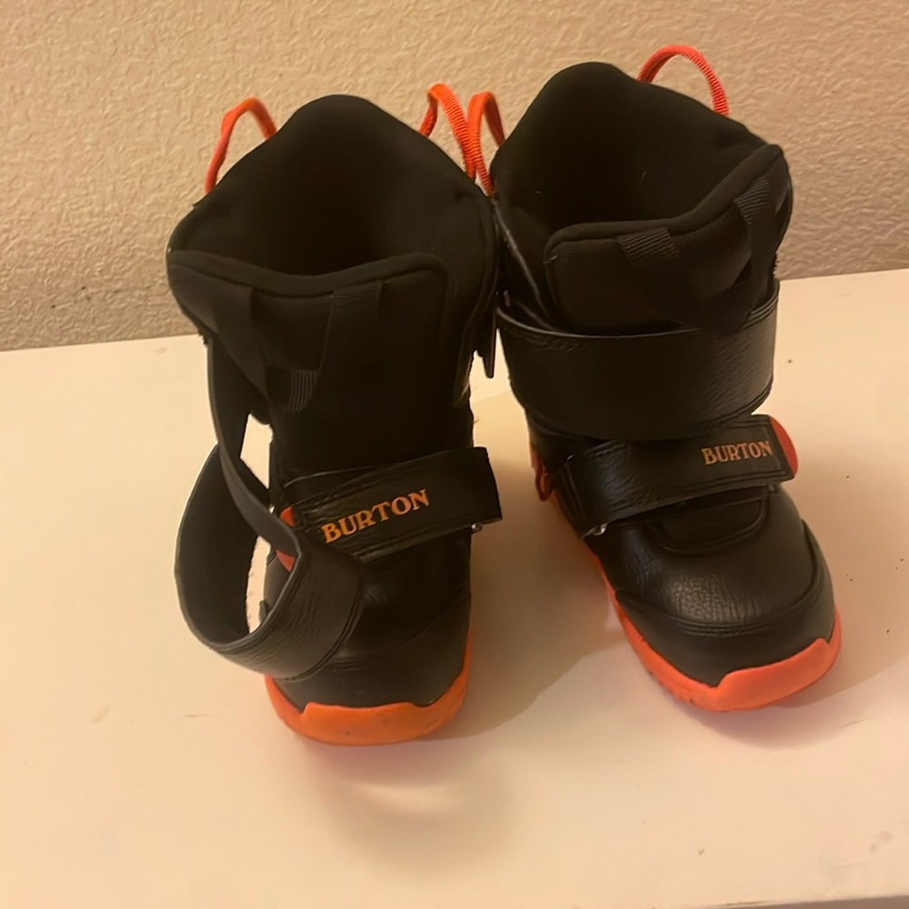 Kids Burton snowboard boot